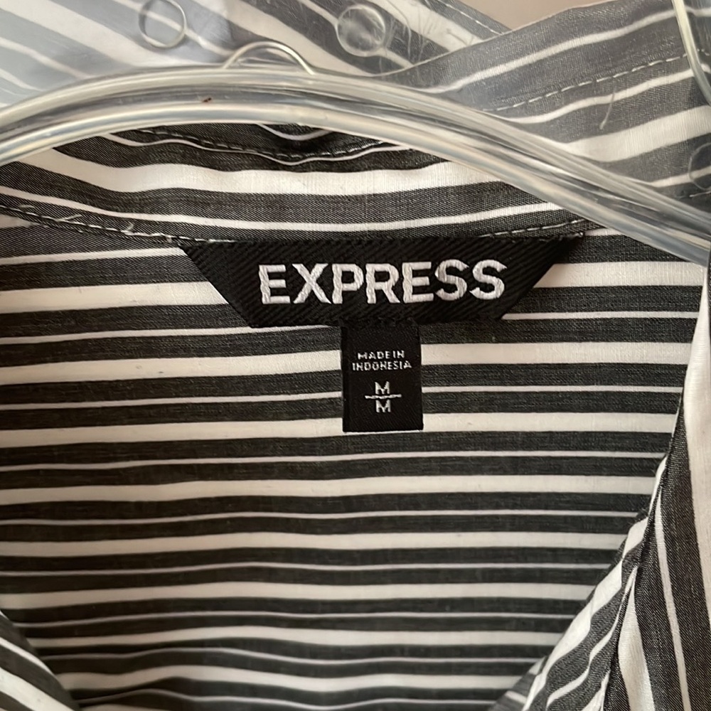Women’s Express Button Down - Picture 2 of 2